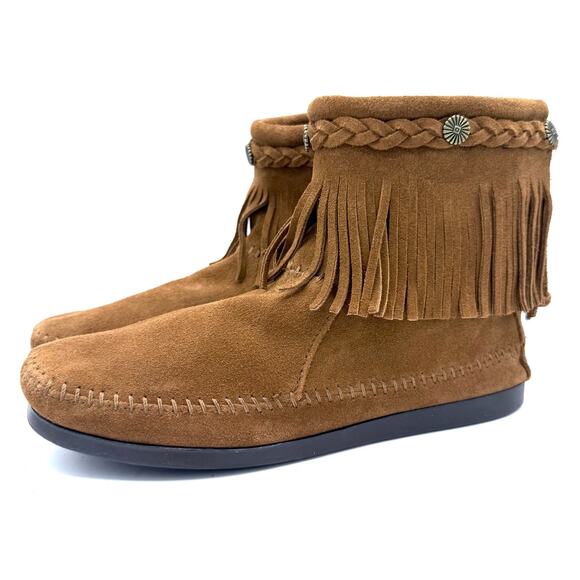 Minnetonka Women’s 8 Two Button Fringe Boots 293 Suede Moccasins Brown Ankle - Picture 1 of 9